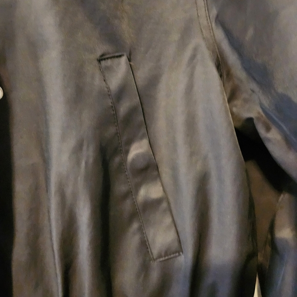 Betsey Johnson Black Snap Closure Raincoat with Leopard Print Lining - Picture 6 of 9